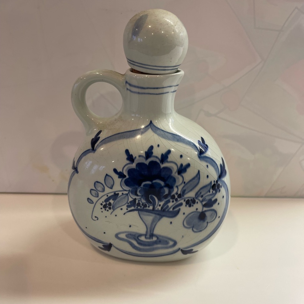 Blue Cobalt.  El Louvre S.A. Curaçao.  “346”
Windmill. Blue/white flower.